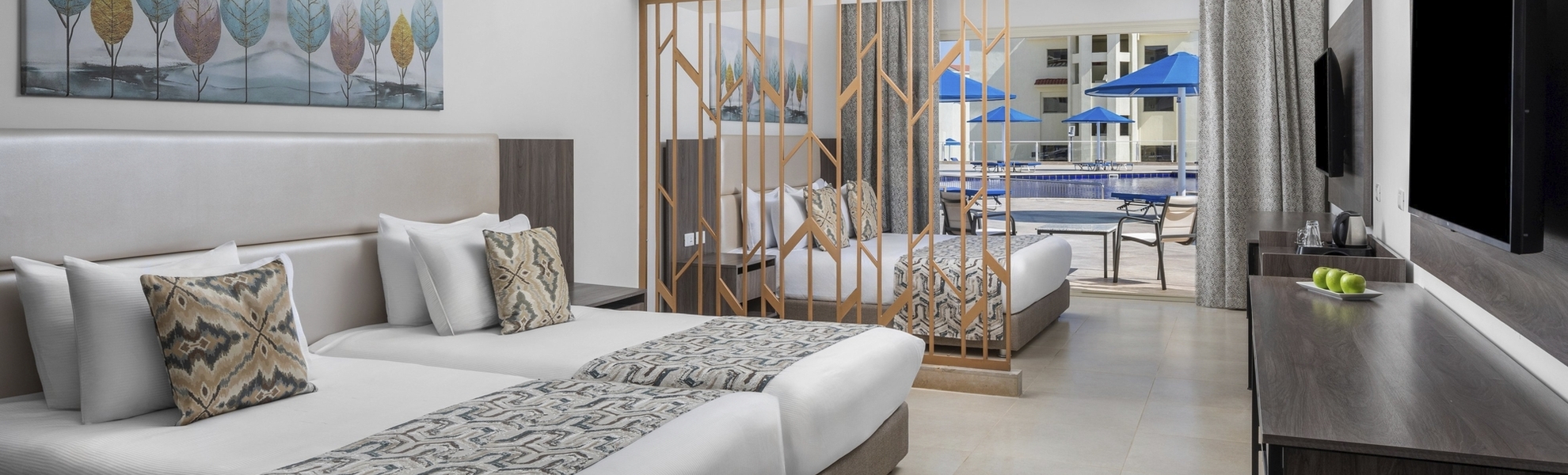 Beispiel Familienzimmer Deluxe Poolblick