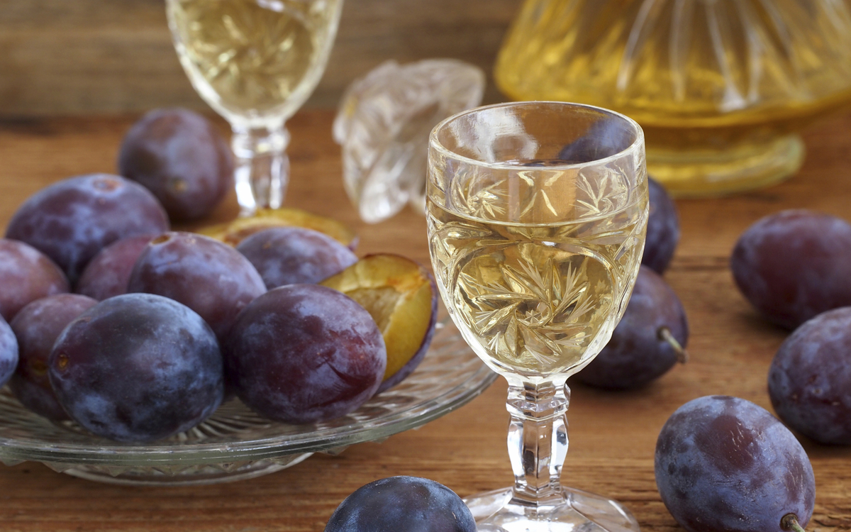 Der Sliwowitz, berühmter Obstbrand aus Pflaumen