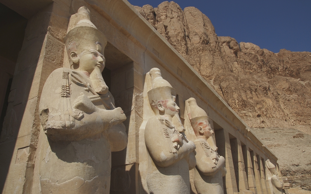 Nahaufnahme des Hatschepsut-Tempels in Ägypten