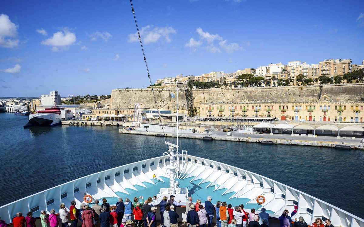 MS Artania in Valetta