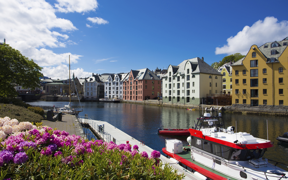 Kanal in Alesund, Norwegen
