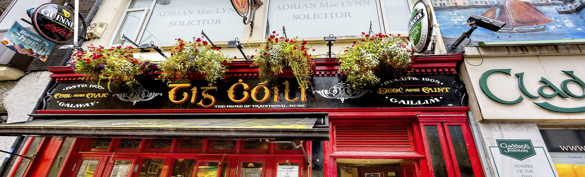 Eins der vielen Pubs in Galway, Irland