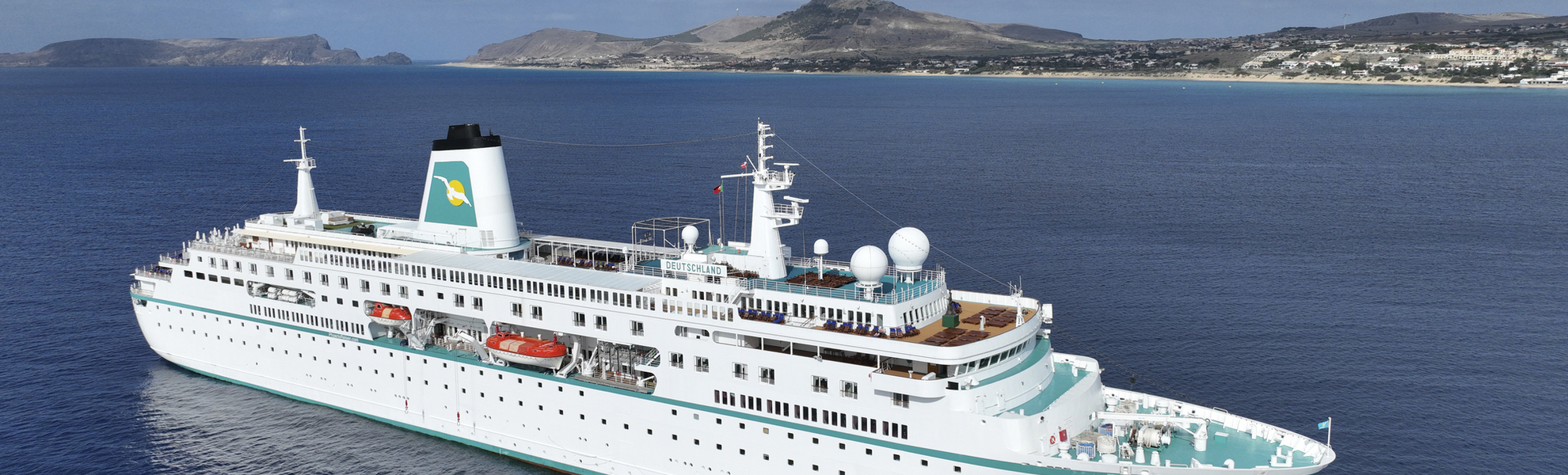MS Deutschland vor Porto Santo