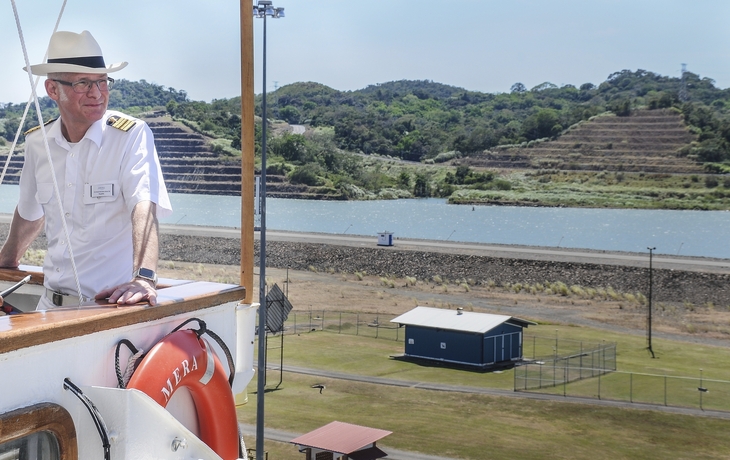 MS Amera im Panamakanal