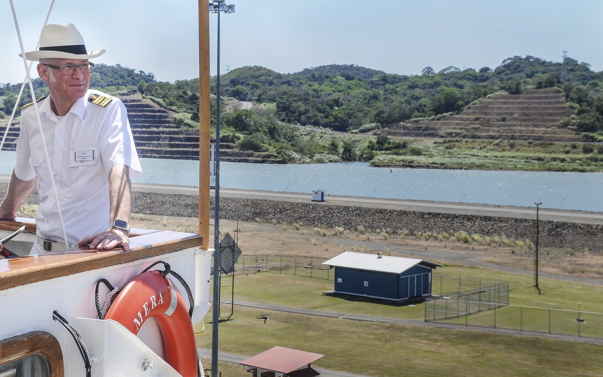 MS Amera im Panamakanal