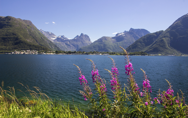 Liebliche Landschaft am Romsdalsfjord, Norwegen