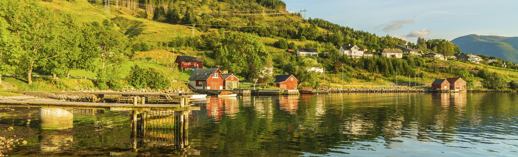 Häuser am Ufer von Rosendal, Norwegen