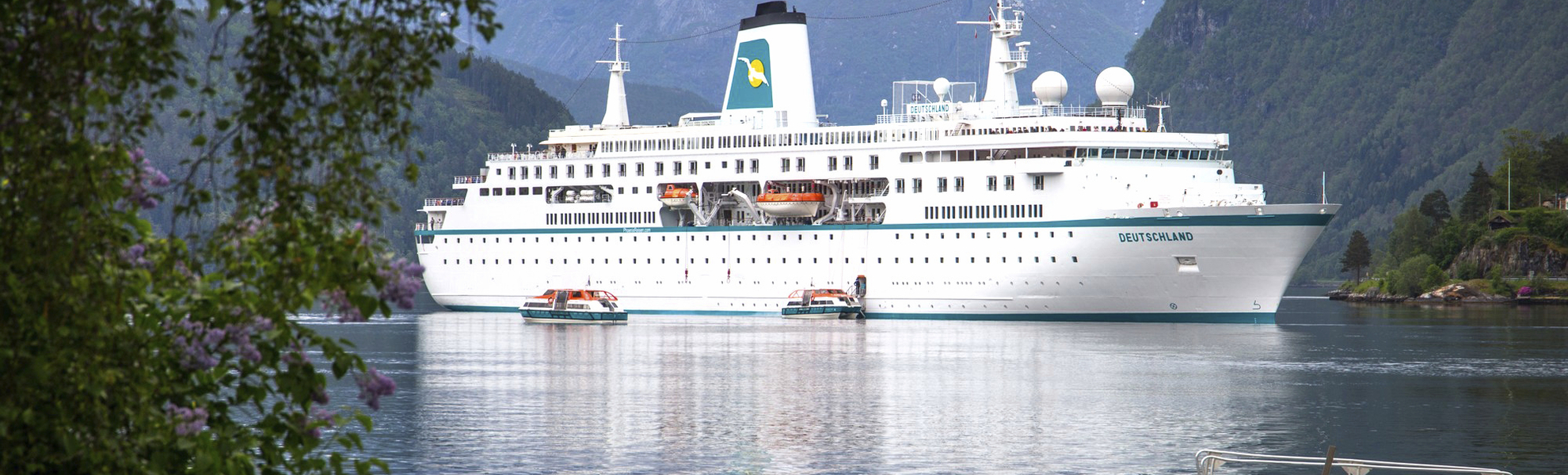 MS Deutschland in Ulvik