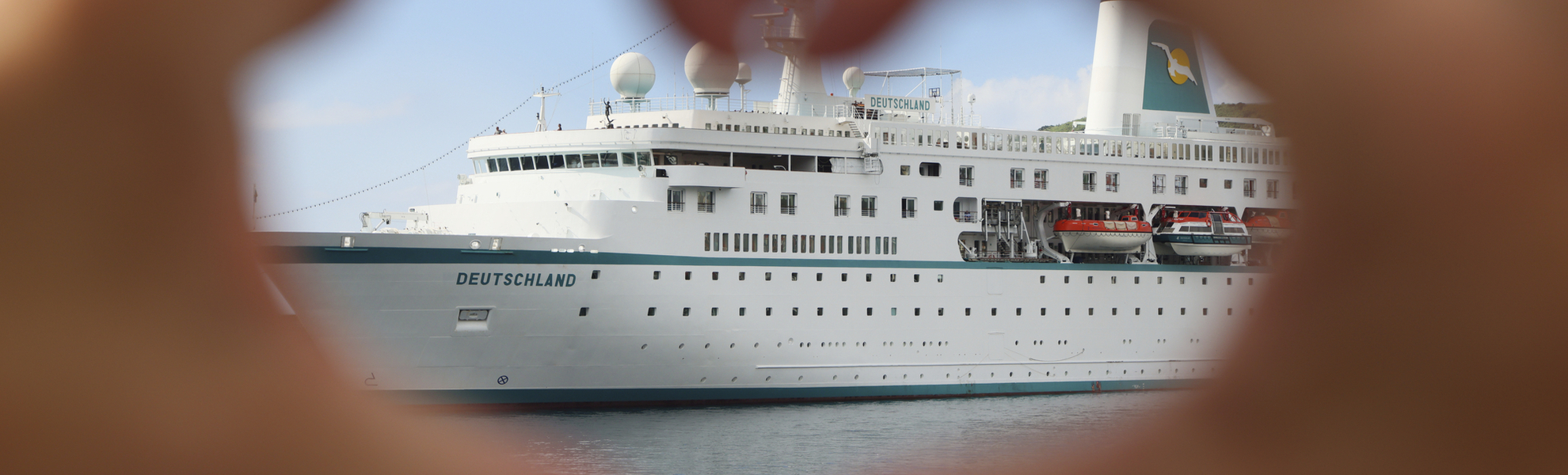 MS Deutschland in Horta