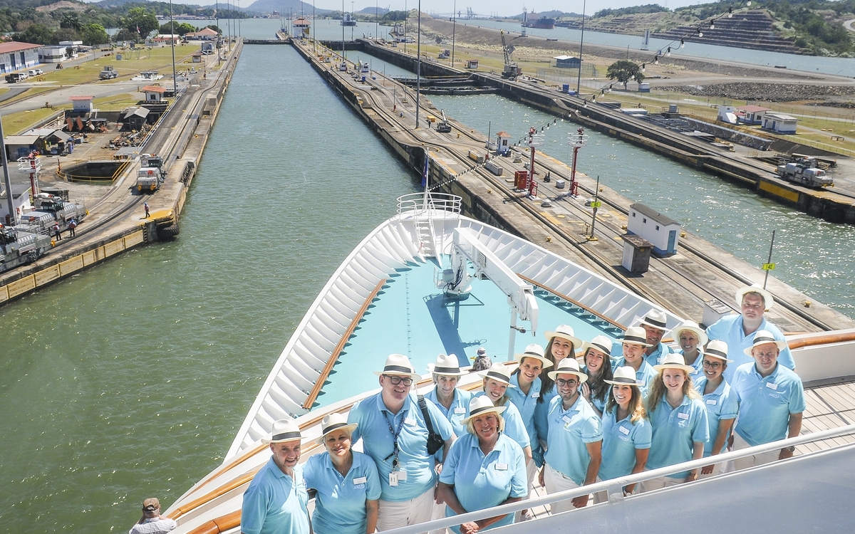MS Amera im Panamakanal