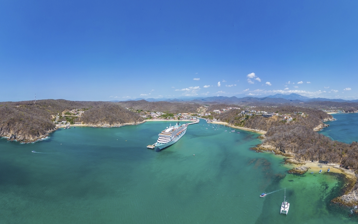 MS Amera in Huatulco