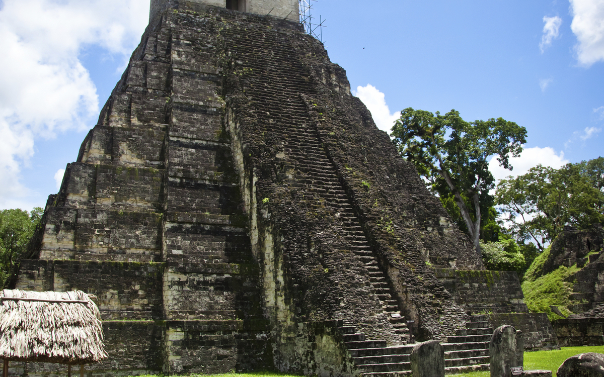 Die Maya Ruine Tikal im Dschungel von Guatemala