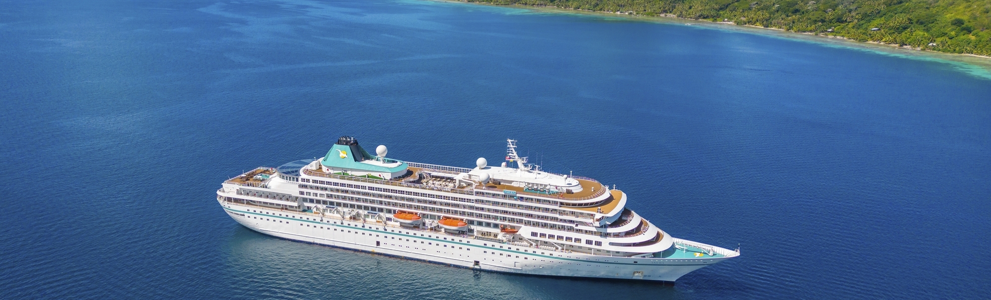 MS Amera vor Bora Bora