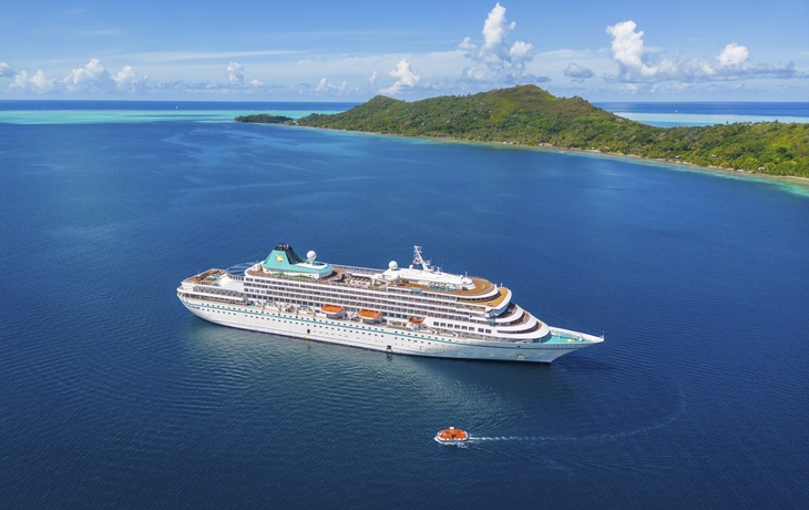 MS Amera vor Bora Bora