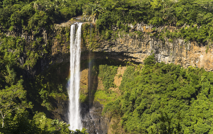 Der Charamel Wasserfall fällt knapp 100 m in die Tiefe, Madagaskar