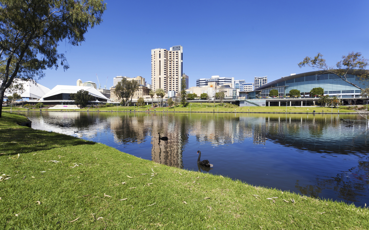 Ufer des Torrens River in Adelaide, Australien