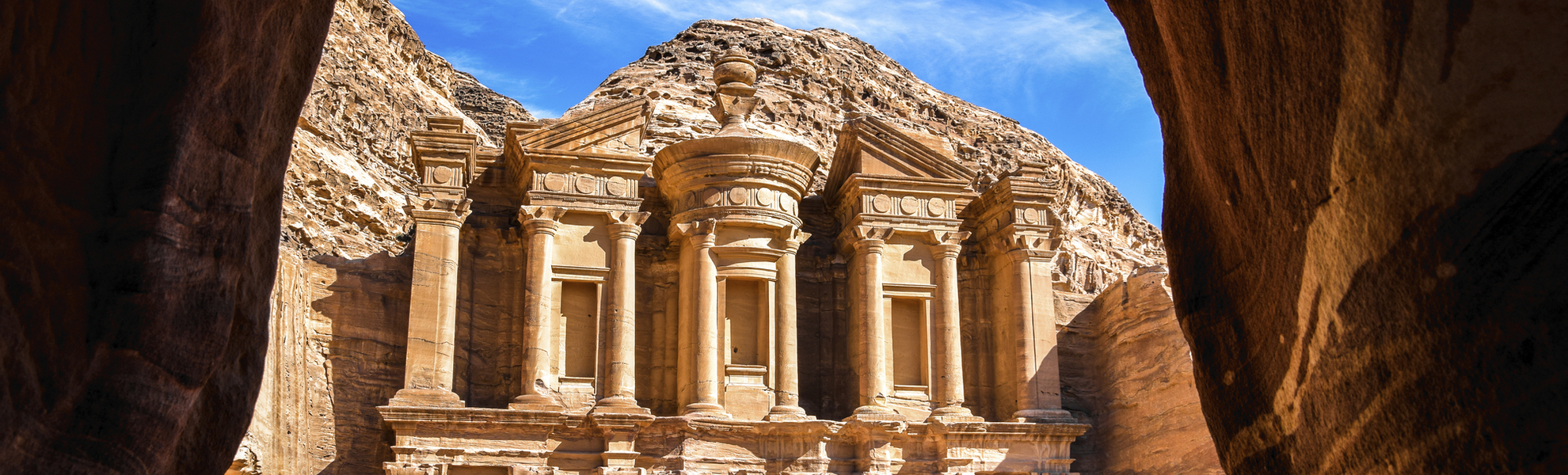 Imposantes Felsgebäude Ad Deir in Petra, Jordanien