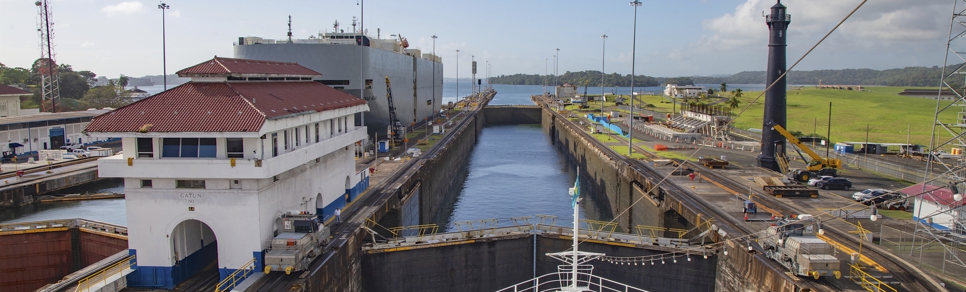 MS Amadea im Panama Kanal