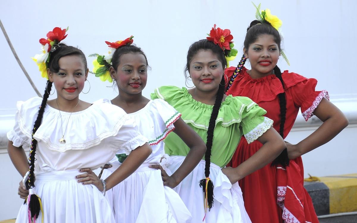 Traditionell gekleidete Frauen, Nicaragua