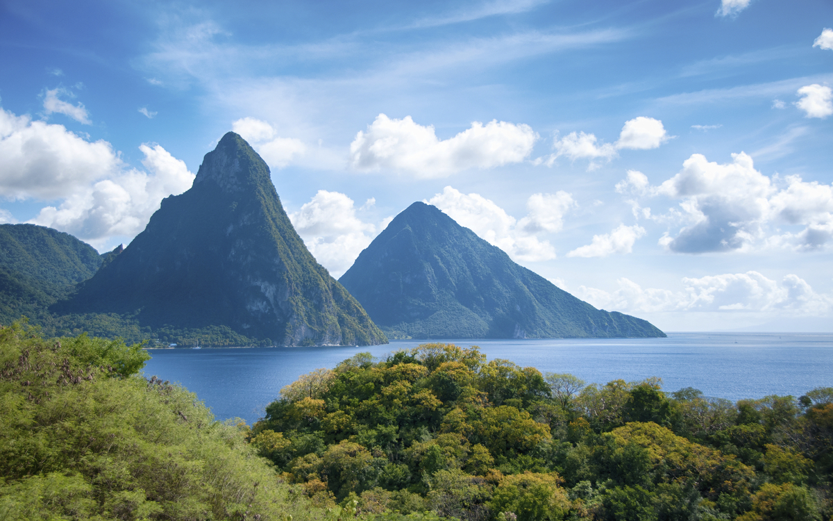 Blick auf den kleinen und großen Piton, St. Lucia