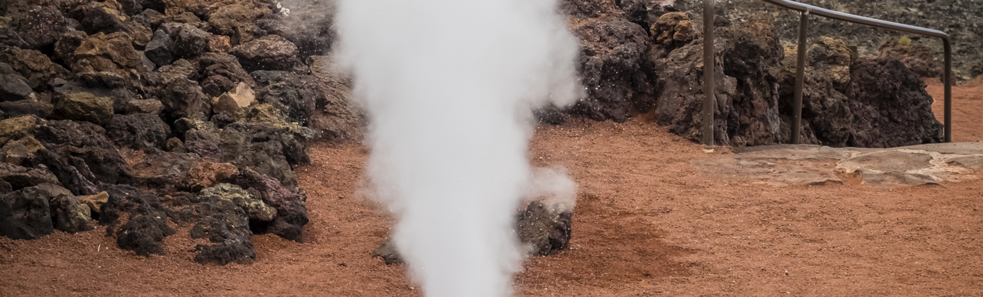 Heiße Quelle Geysir im Nationalpark Timanfaya auf Lanzarote, Spanien