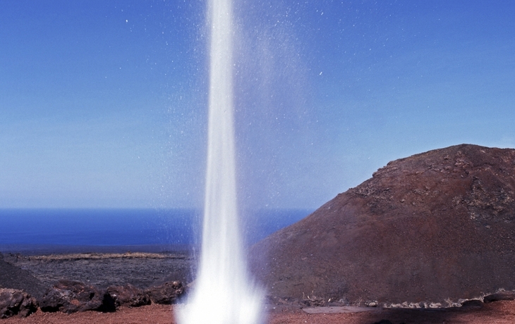 Fontäne im Timanfaya Nationalpark auf Lanzarote, Spanien