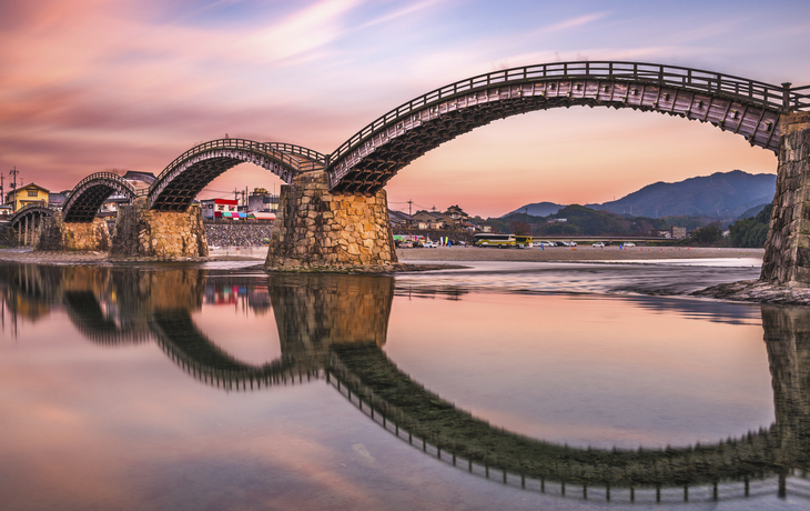 Kintai Brücke in Hiroshima während des Sonnenuntergangs, Japan