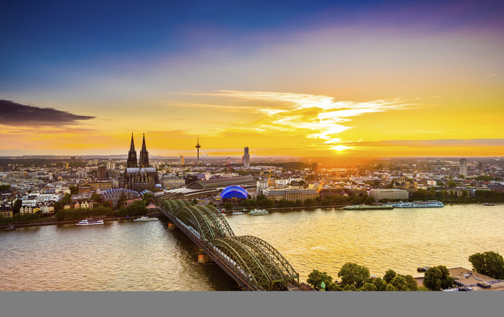 Sonnenuntergang über Köln, Deutschland