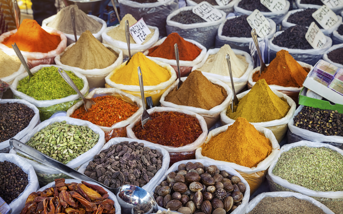 Gewuerze auf dem Markt, Indien