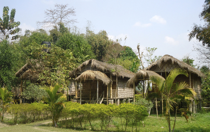 Bambushütten auf der Insel Majuli, Indien