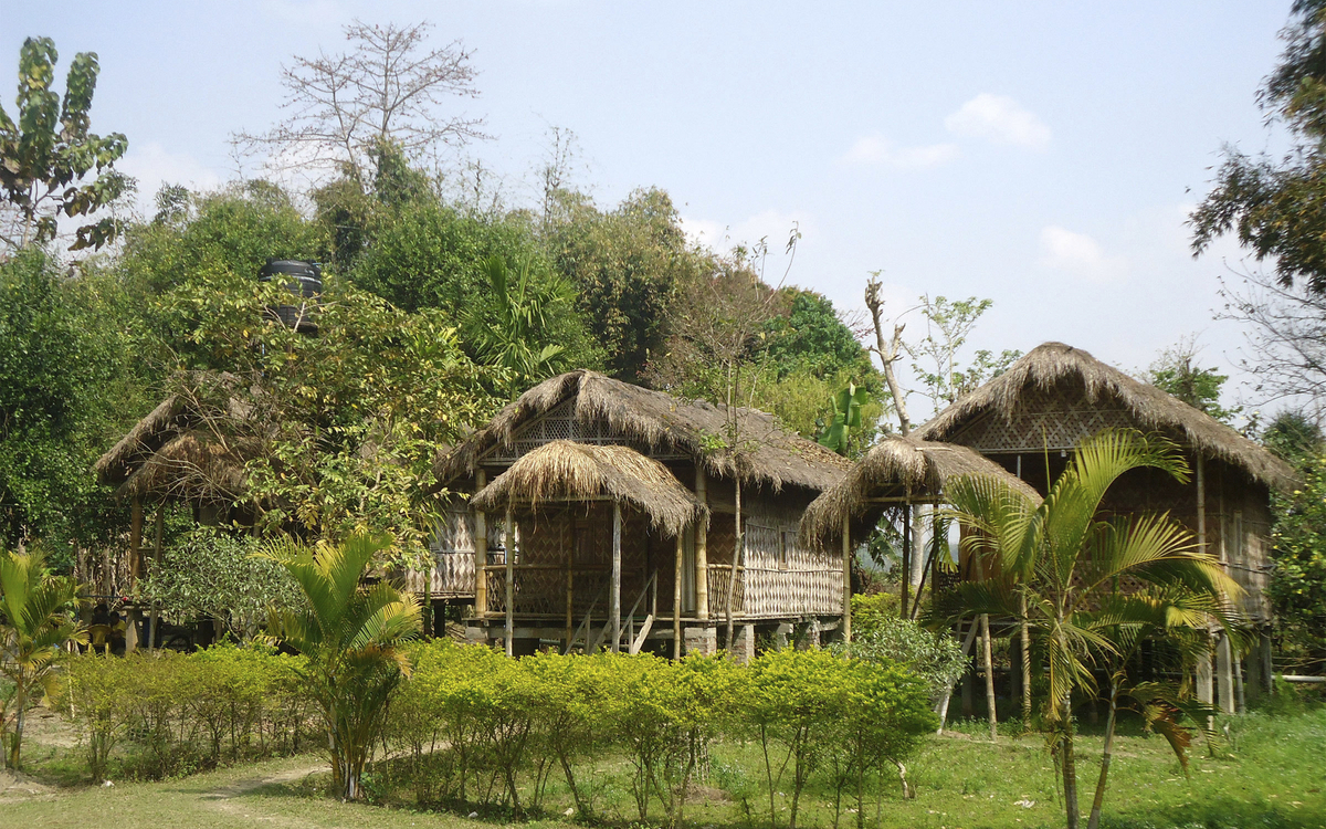 Bambushütten auf der Insel Majuli, Indien