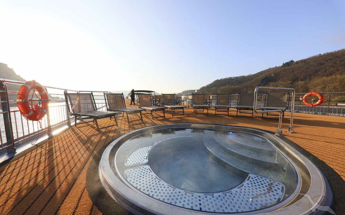 Kleiner Pool auf dem Sonnendeck