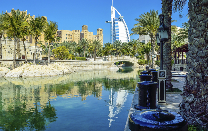Blick auf den Burj al Arab in Dubai, Vereinigte Arabische Emirate