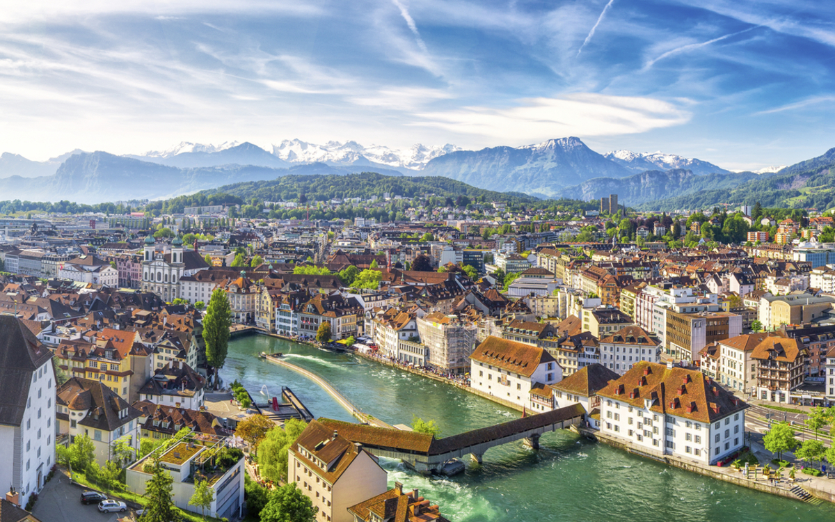 Chapel Brücke und Vierwaldstattersee in Luzern, Schweiz