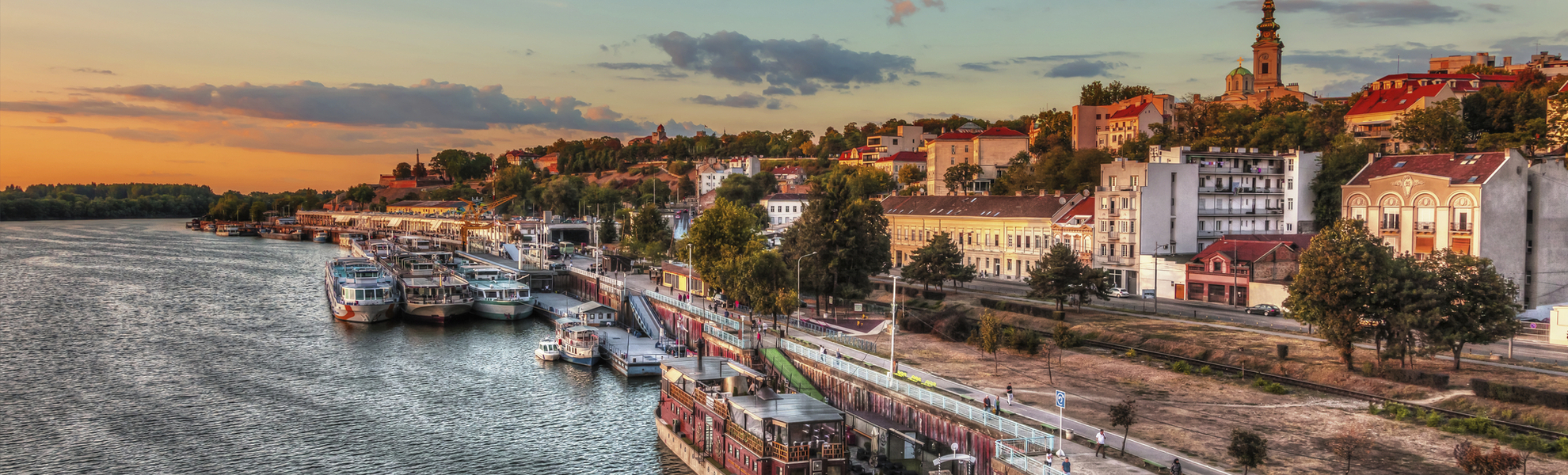 Sonnenuntergang am Hafen von Belgrad, Serbien