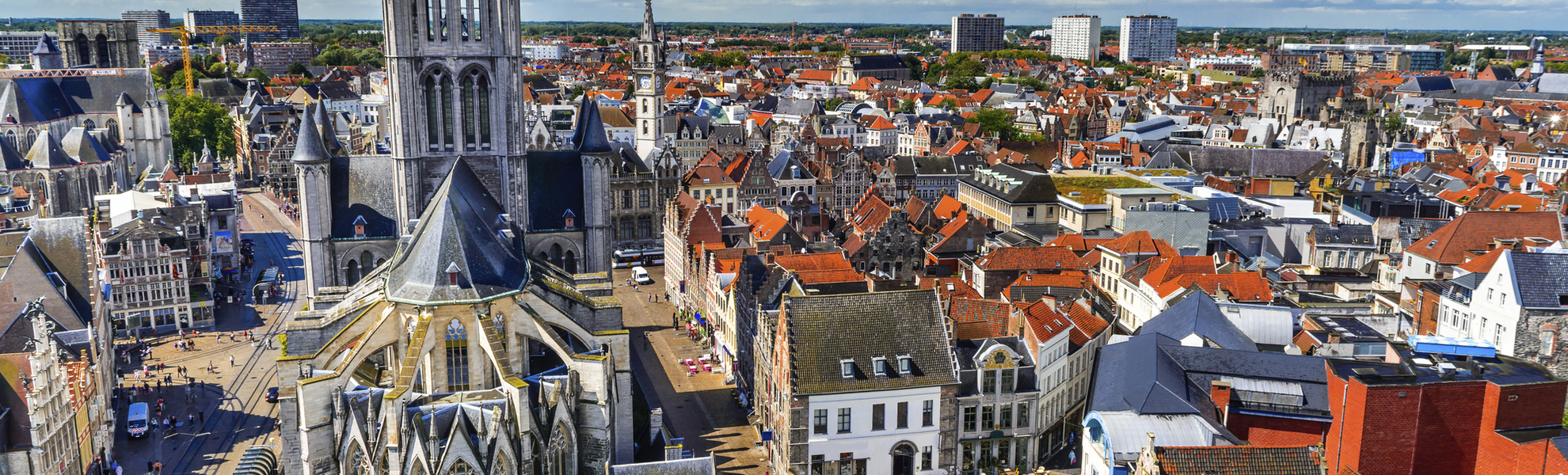 Blick auf die Stadt Gent und die St.-Bavo-Kathedrale, Belgien