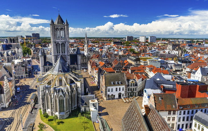 Blick auf die Stadt Gent und die St.-Bavo-Kathedrale, Belgien