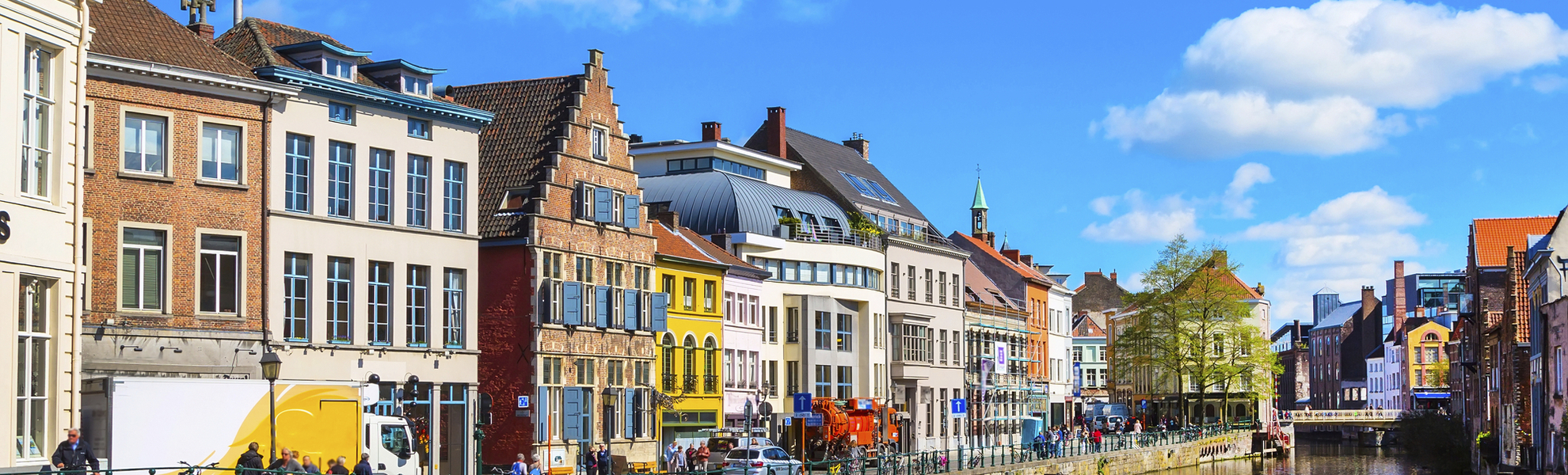 Sommer an einem Kanal in Gent, Belgien