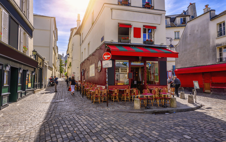 Cafe in den Strassen von Paris, Frankreich