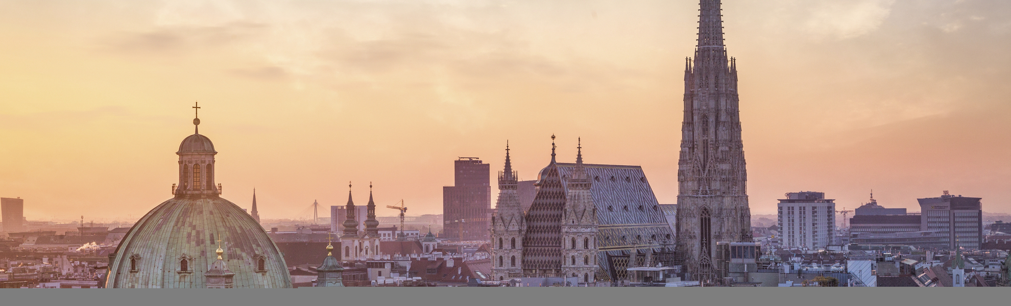 Skyline von Wien bei Sonnenuntergang, Oesterreich