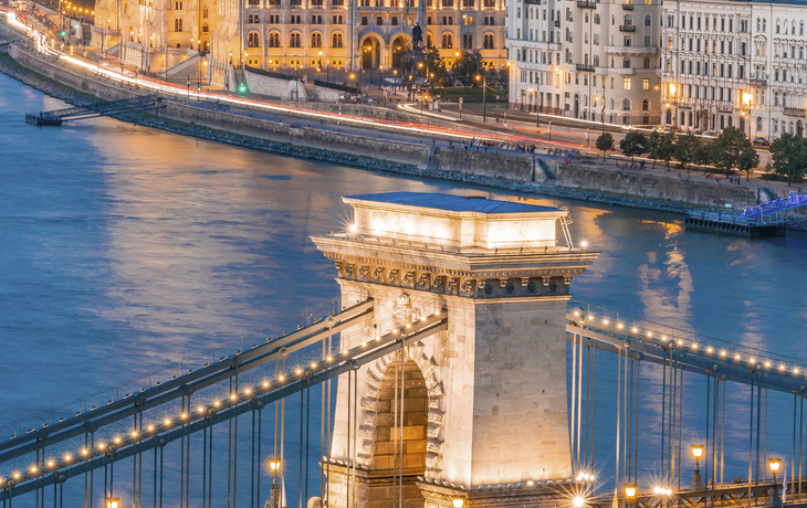 Parlament von Budapest bei Nacht, Ungarn