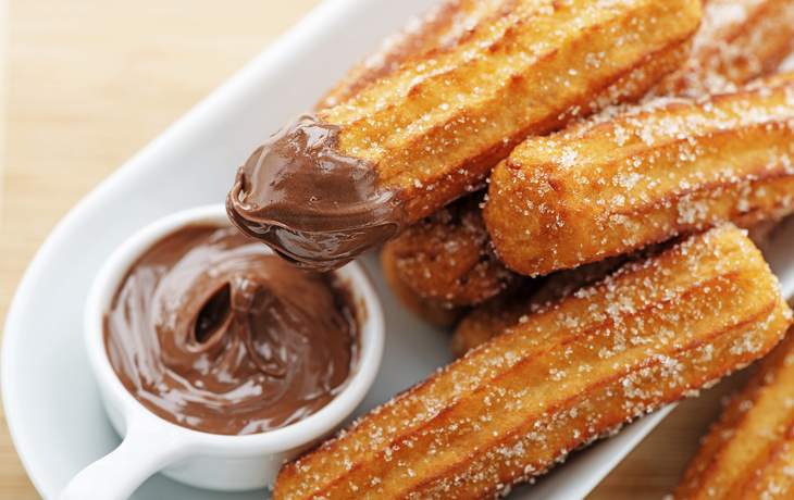 Churros mit Schokoladensauce, Spanien