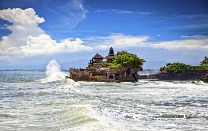 Tanah Lot Tempel an der Küste Balis, Indonesien