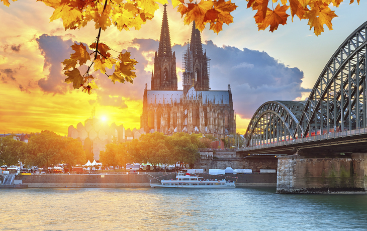 Der Kölner Dom und die Hohenzollernbrücke, Köln, Deutschland