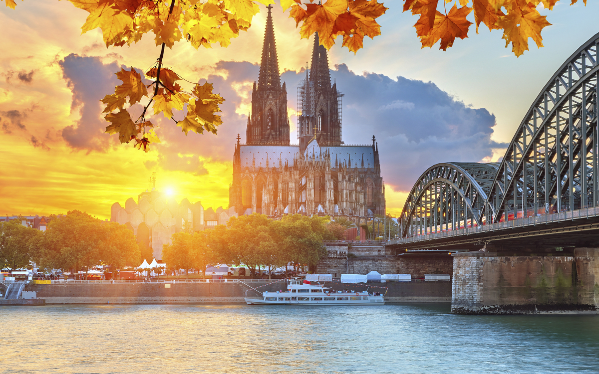 Der Kölner Dom und die Hohenzollernbrücke, Köln, Deutschland