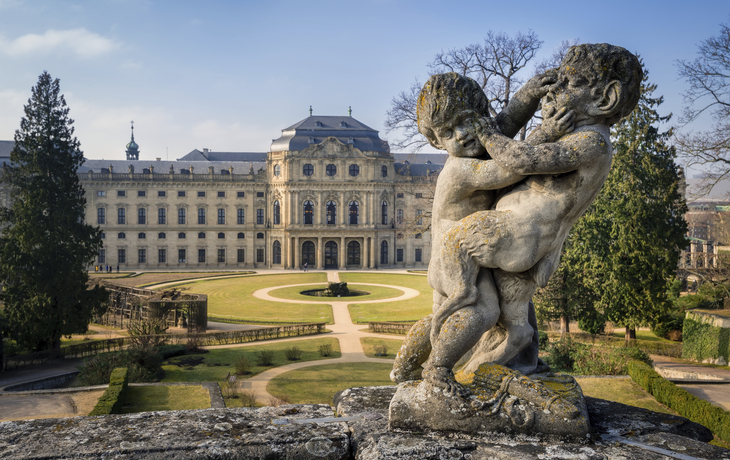 Steinskulptur vor der Residenz in Wuerzburg, Deutschland