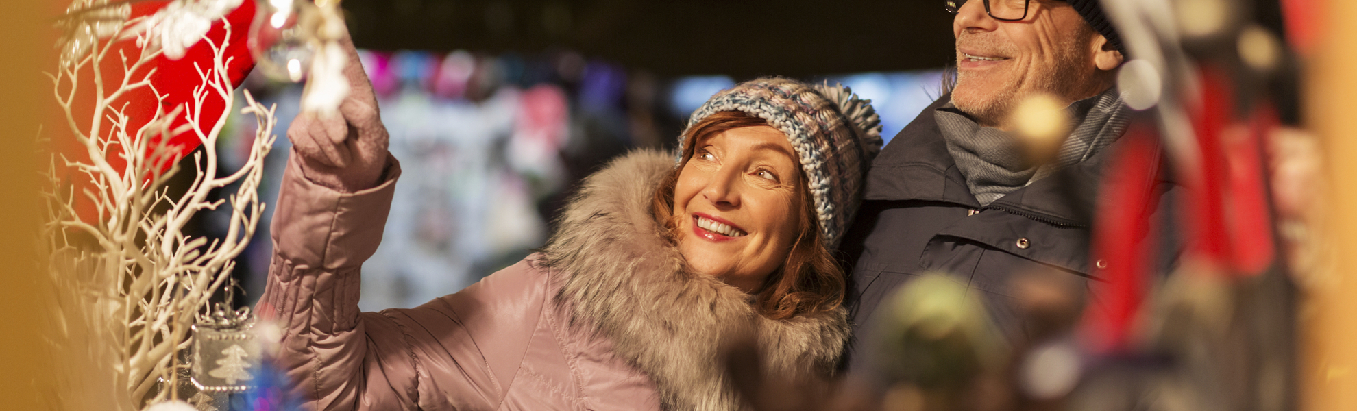 Menschen auf dem Weihnachtsmarkt