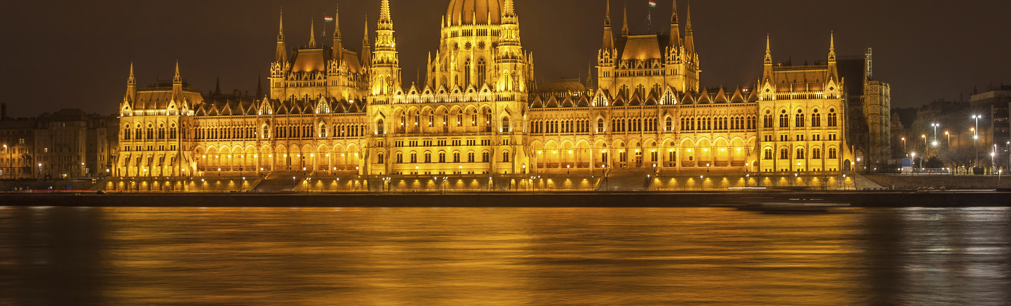 Parlament von Budapest bei Nacht, Ungarn