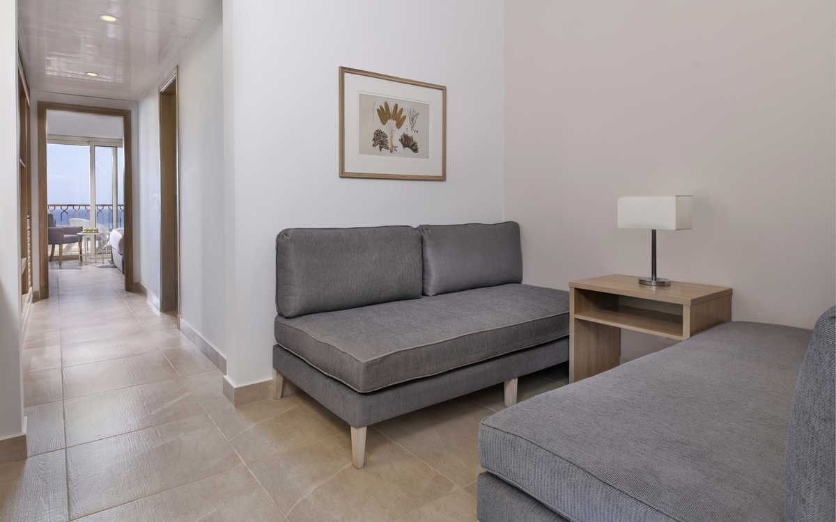 Beispiel Familienzimmer Deluxe Pool-/Meerblick