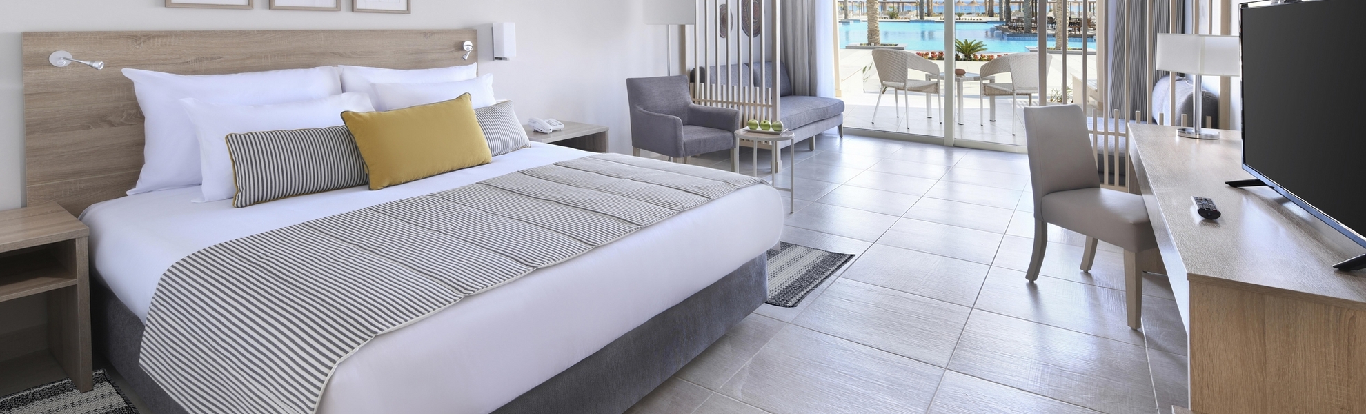 Beispiel Familienzimmer Deluxe Pool-/Meerblick